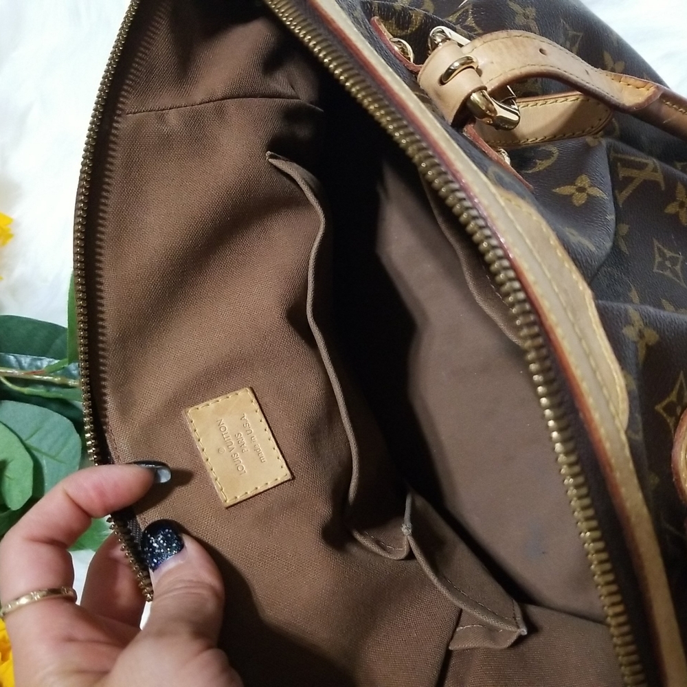 Louis Vuitton Tivoli GM Bag - Picture 7 of 10